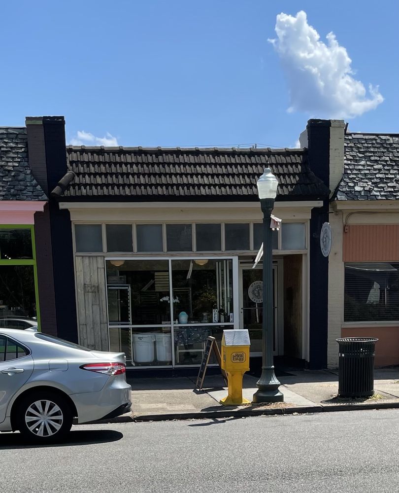 Up All Night Bakery, the artisanal gem of Richmond, VA, delivers freshly baked sourdough and pastries.